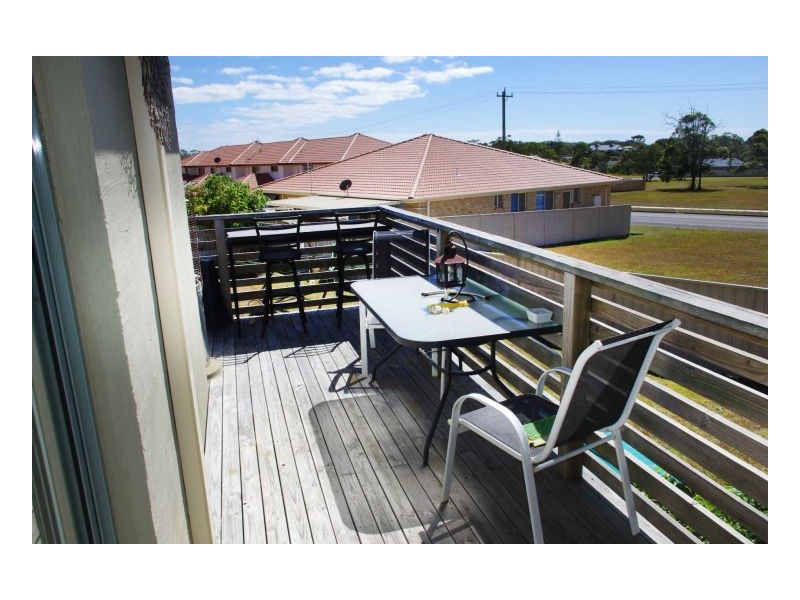 18 Mistral Pl, Old Bar NSW 2430