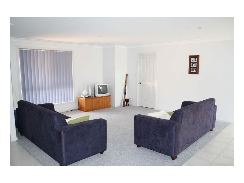 2/10 Mistral Pl, Old Bar NSW 2430
