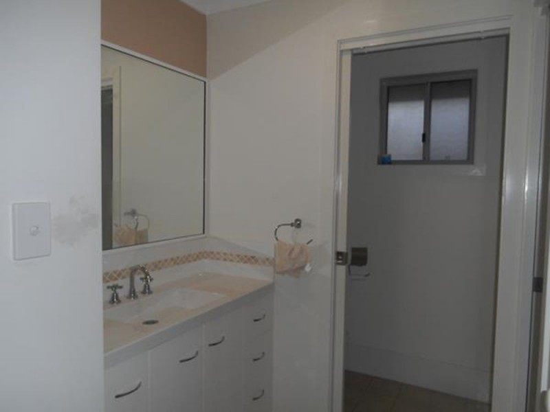 38 Albatross, Old Bar NSW 2430