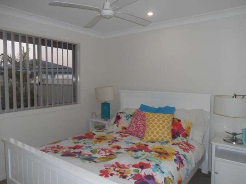 38 Albatross, Old Bar NSW 2430