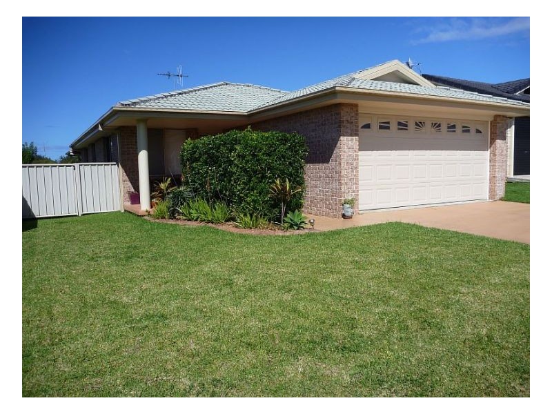 17 Bluehaven Drive, Old Bar NSW 2430