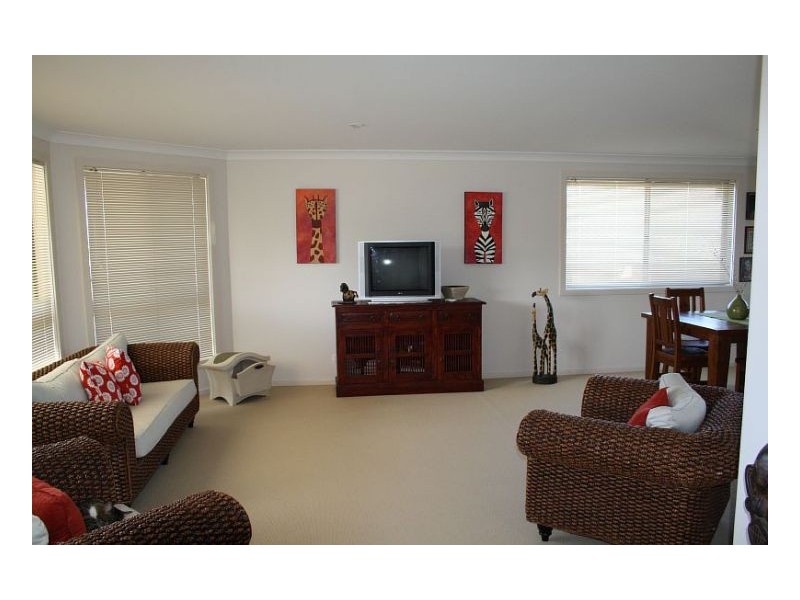 8 Mistral Place, Old Bar NSW 2430