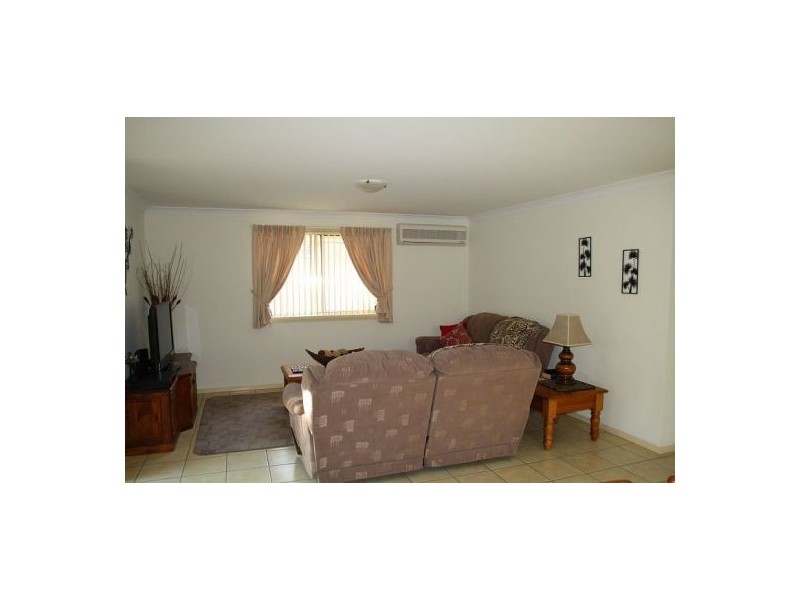 2/8 Ivy Crescent, Old Bar NSW 2430