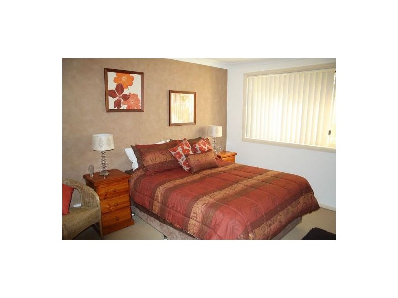 2/8 Ivy Crescent, Old Bar NSW 2430