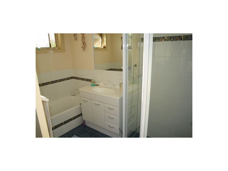 2/8 Ivy Crescent, Old Bar NSW 2430