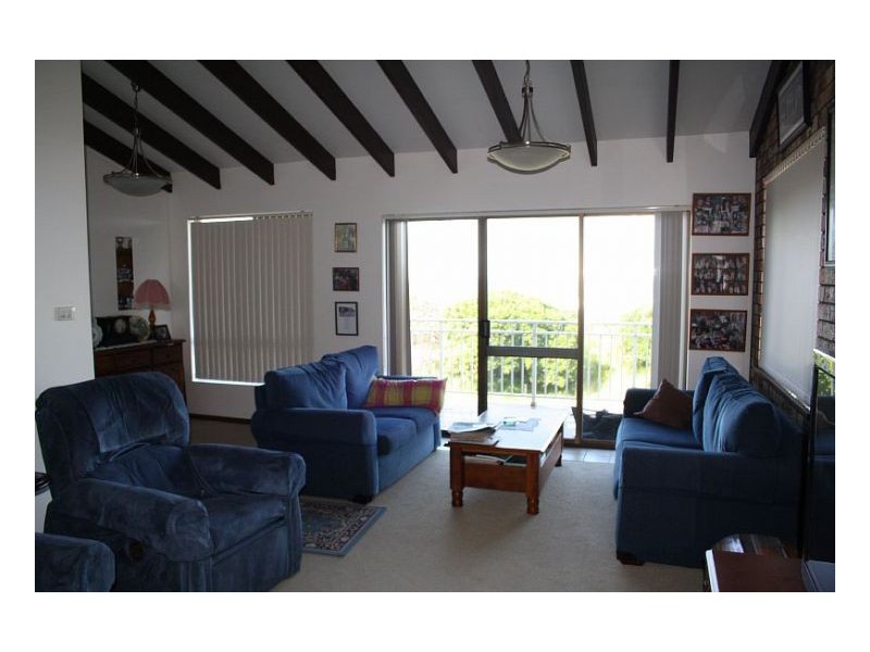 35 Pacific Pde, Old Bar NSW 2430