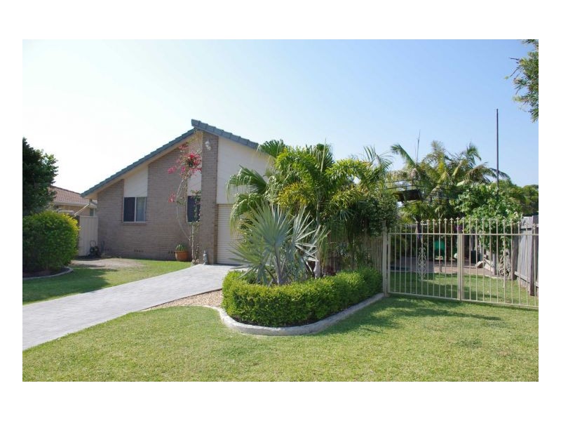 2 Sunrise Close, Old Bar NSW 2430