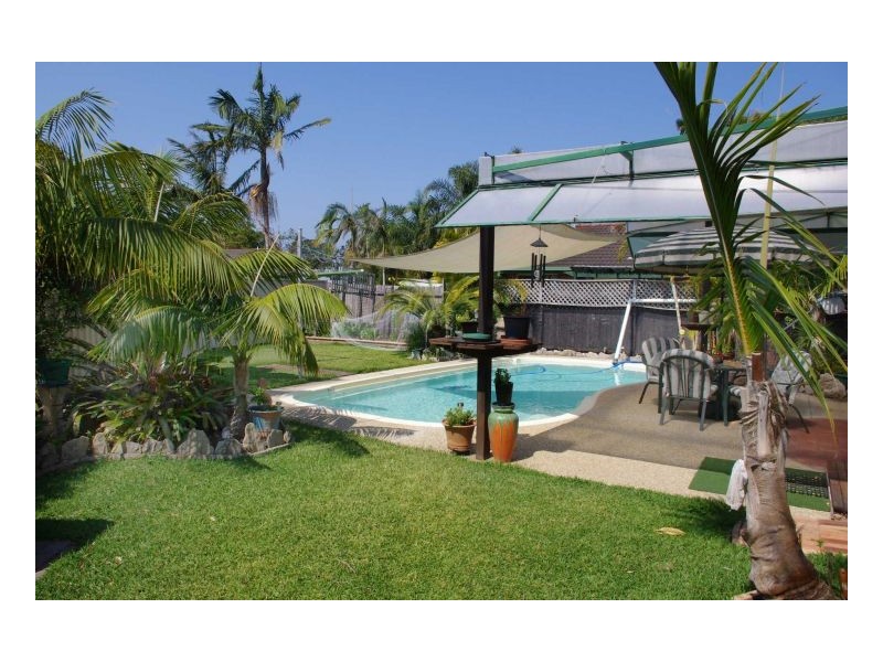 2 Sunrise Close, Old Bar NSW 2430
