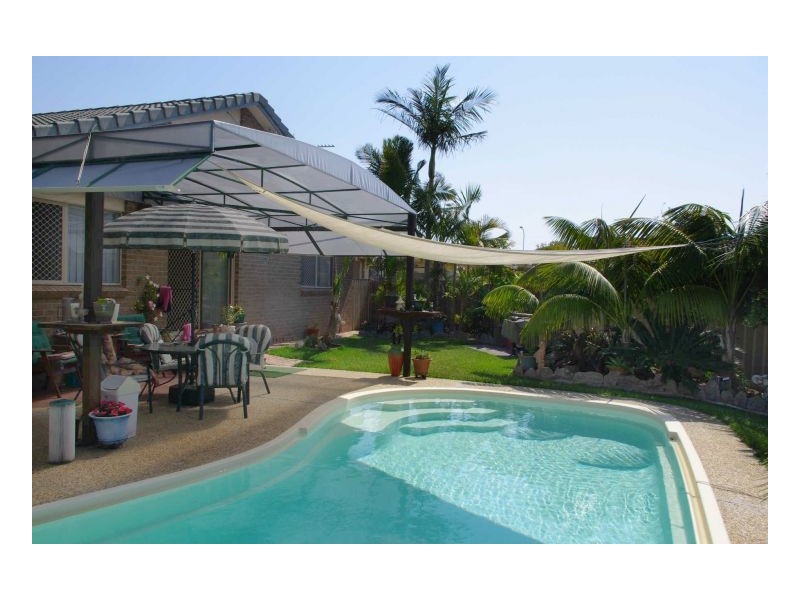2 Sunrise Close, Old Bar NSW 2430