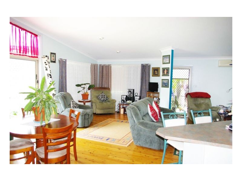 2 Sunrise Close, Old Bar NSW 2430