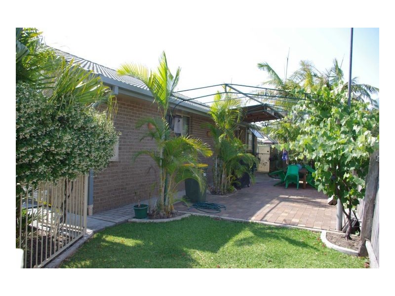 2 Sunrise Close, Old Bar NSW 2430