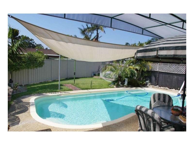 2 Sunrise Close, Old Bar NSW 2430