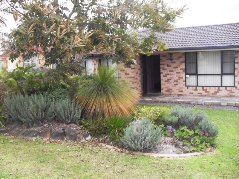 5 Silky Ash Close, Old Bar NSW 2430