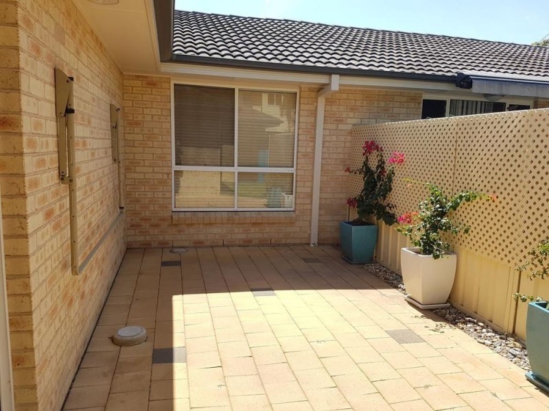 3/6 Bryan St, Old Bar NSW 2430