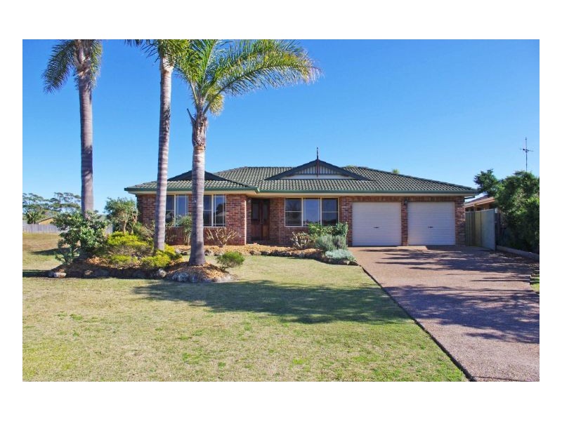 19 Pryor Crescent, Old Bar NSW 2430
