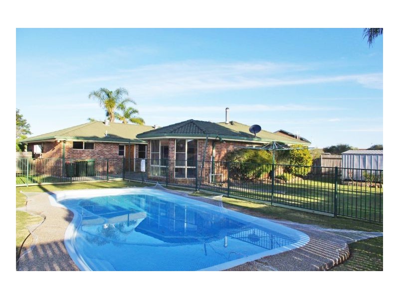 19 Pryor Crescent, Old Bar NSW 2430