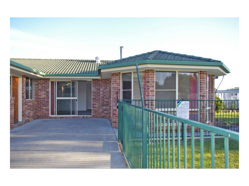 19 Pryor Crescent, Old Bar NSW 2430