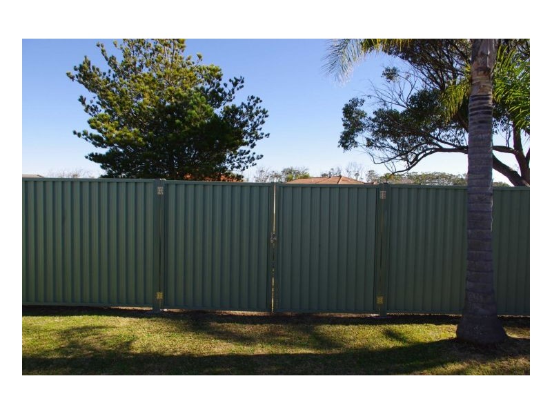 19 Pryor Crescent, Old Bar NSW 2430