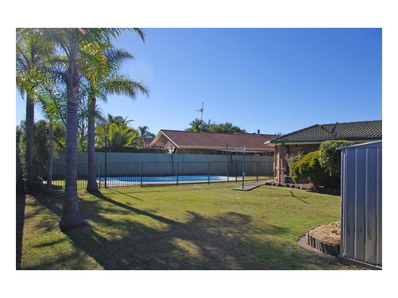 19 Pryor Crescent, Old Bar NSW 2430