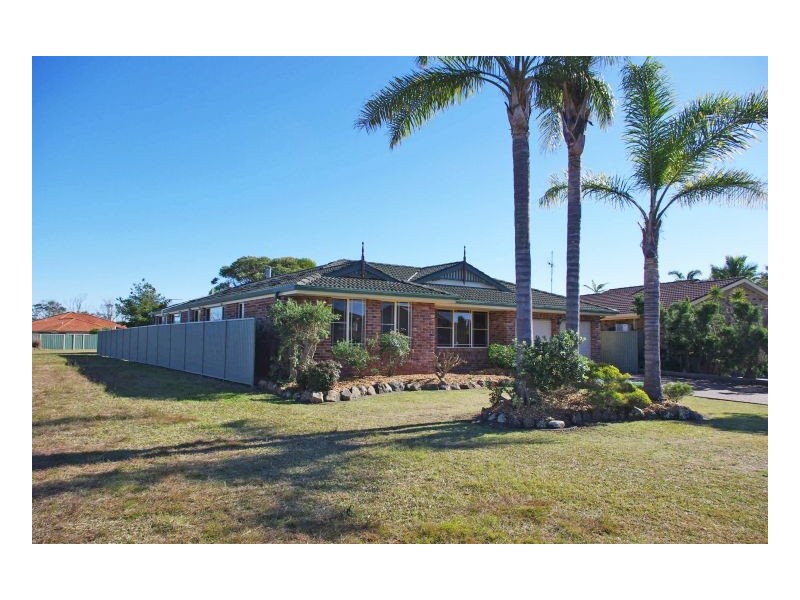 19 Pryor Crescent, Old Bar NSW 2430