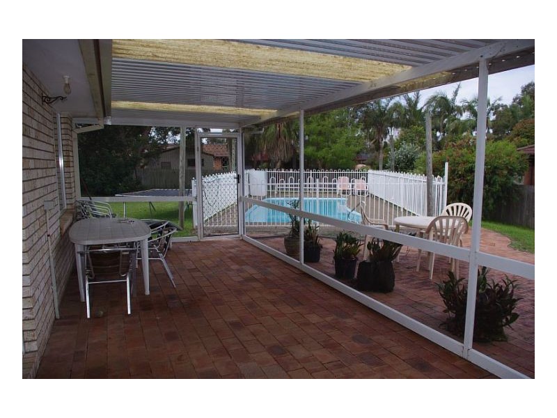 3 Pryor Crescent, Old Bar NSW 2430