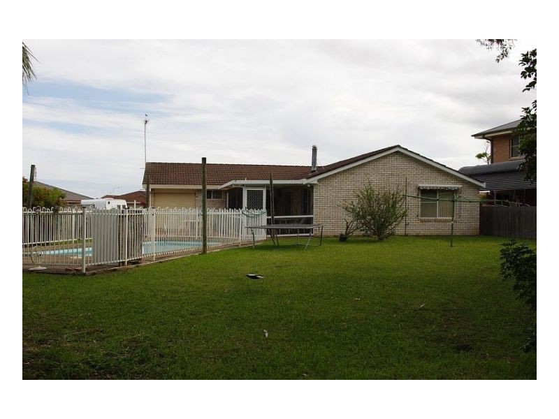 3 Pryor Crescent, Old Bar NSW 2430