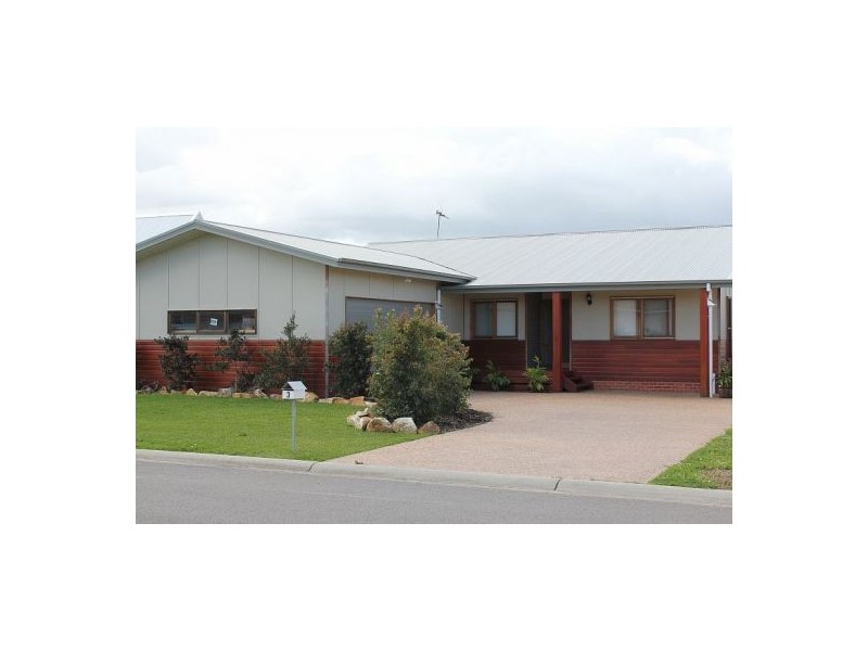 3 Flagtail Avenue, Old Bar NSW 2430