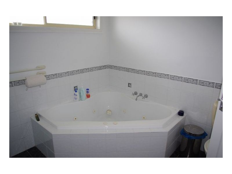16 South Heron Rd, Old Bar NSW 2430