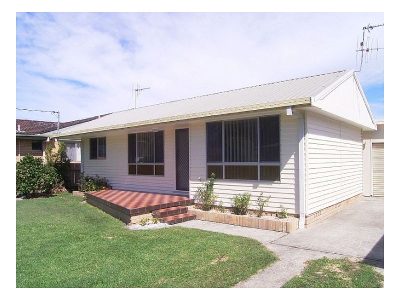 7 Richardson St, Old Bar NSW 2430