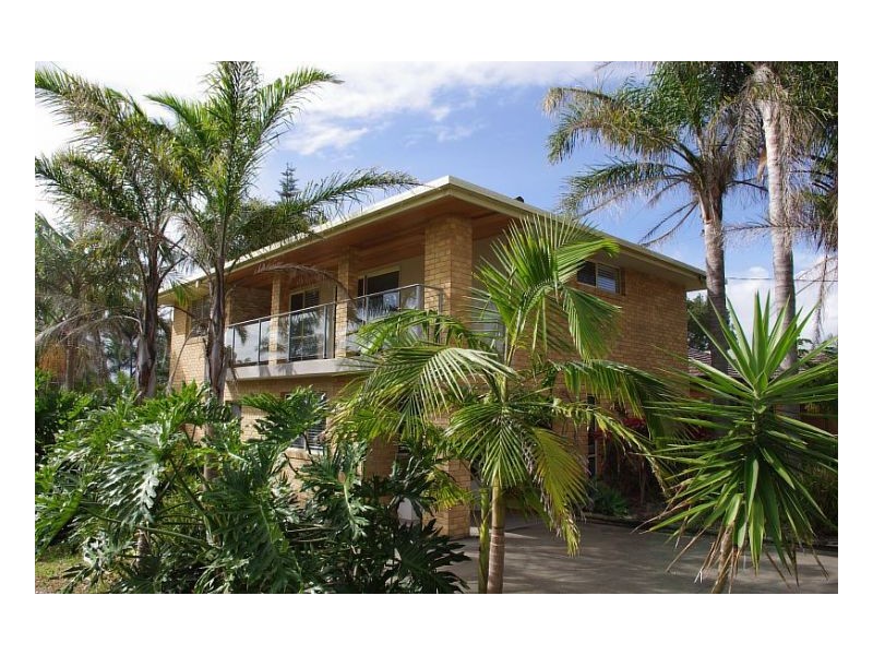 28 Hall Street, Old Bar NSW 2430