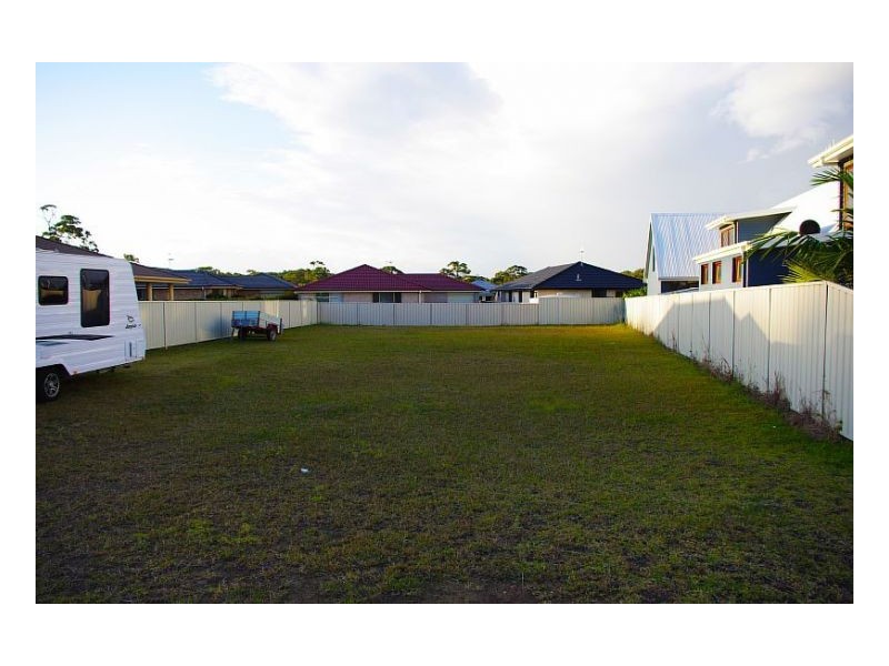 7 Flagtail Avenue, Old Bar NSW 2430