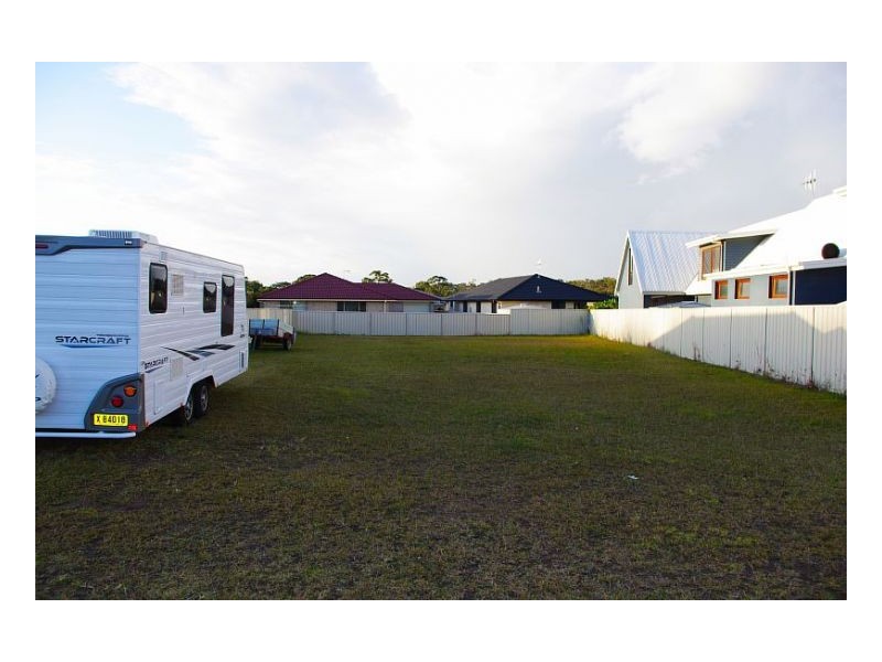 7 Flagtail Avenue, Old Bar NSW 2430