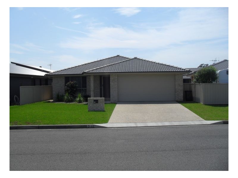 37 Bluehaven Drive, Old Bar NSW 2430