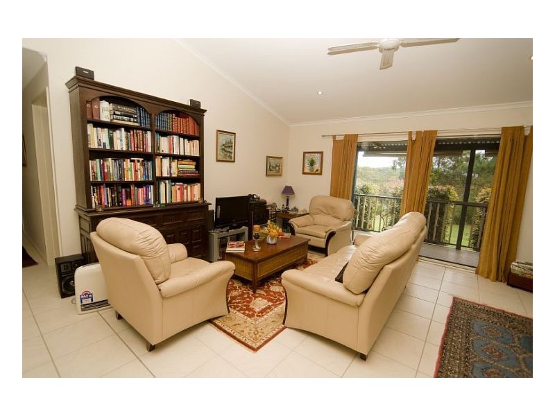 7 Rainforest Dr, Mitchells Island NSW 2430