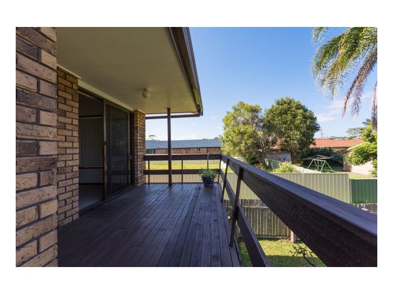 18 Joel Drive, Old Bar NSW 2430