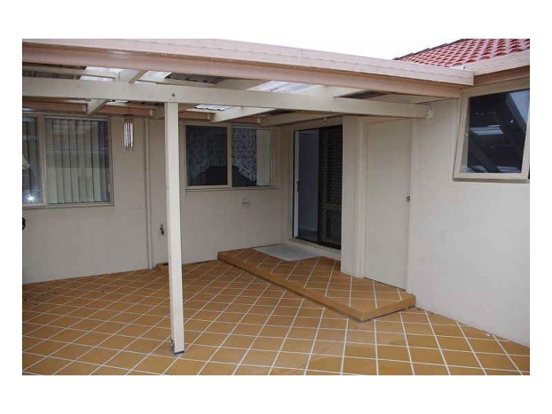 1/6 Rushby Dr, Old Bar NSW 2430