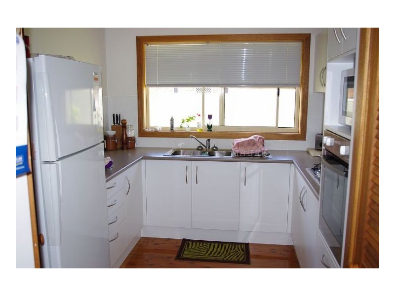 8 Laurina Close, Old Bar NSW 2430