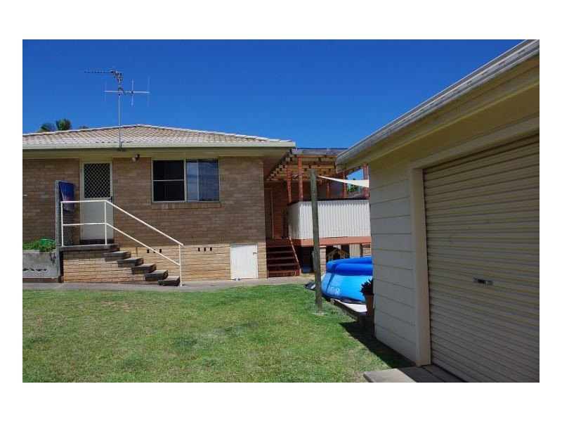 8 Laurina Close, Old Bar NSW 2430