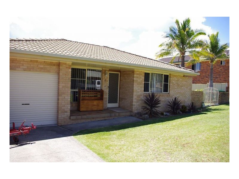 8 Laurina Close, Old Bar NSW 2430