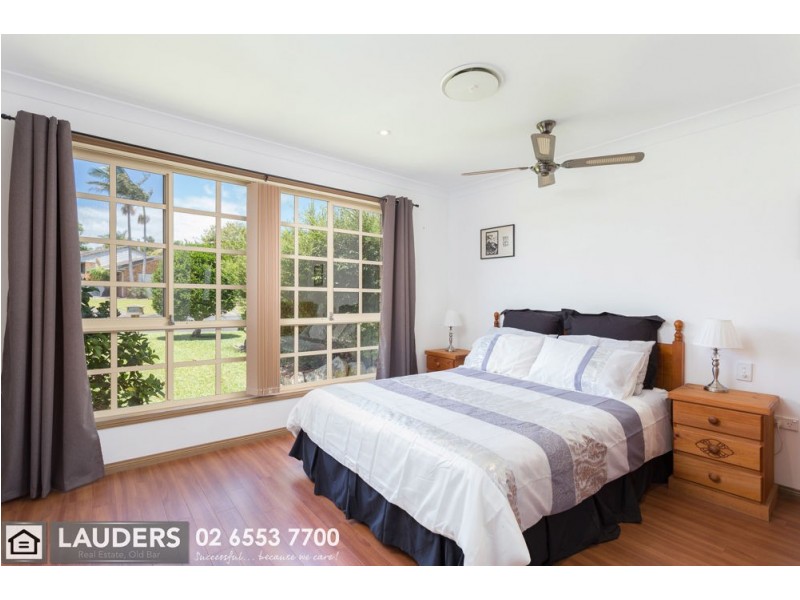 49 Gannet Crescent, Old Bar NSW 2430