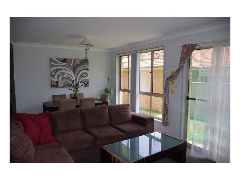 2/8 Kestrel Avenue, Old Bar NSW 2430