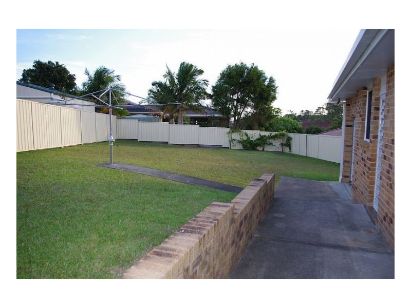 4 Tern Close, Old Bar NSW 2430