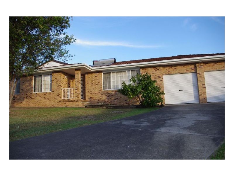 4 Tern Close, Old Bar NSW 2430