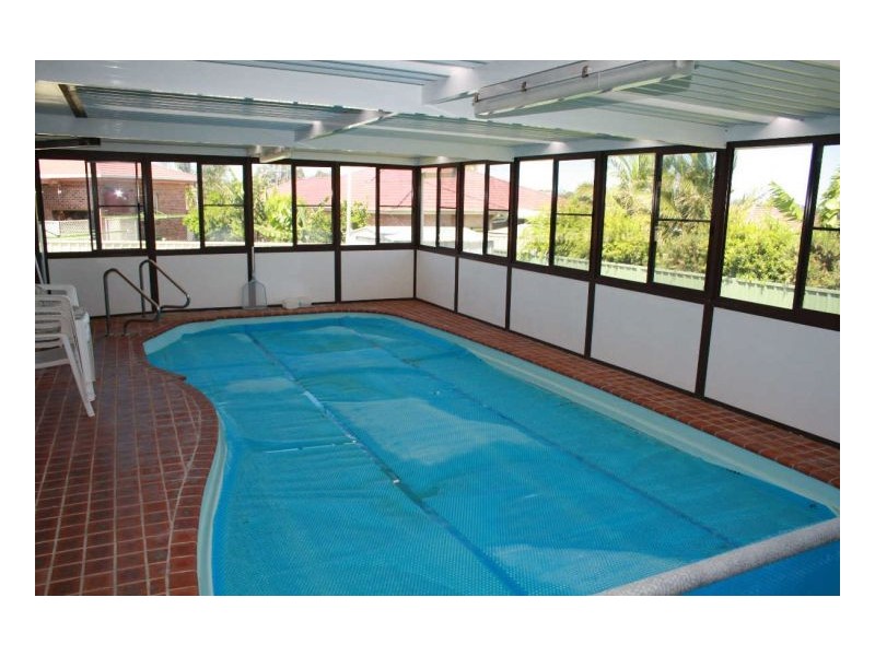 8 Pryor Crescent, Old Bar NSW 2430