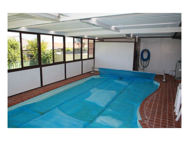 8 Pryor Crescent, Old Bar NSW 2430