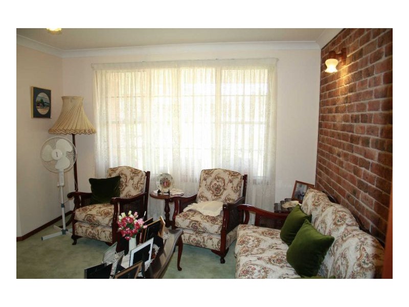 8 Pryor Crescent, Old Bar NSW 2430