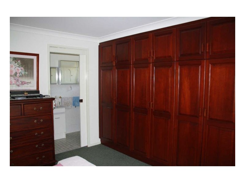 8 Pryor Crescent, Old Bar NSW 2430