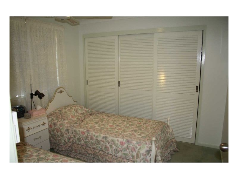 8 Pryor Crescent, Old Bar NSW 2430