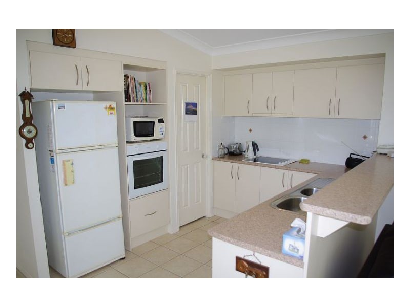 2/16 Rosier Place, Old Bar NSW 2430