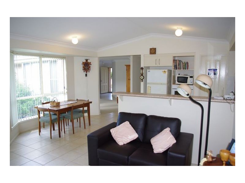 2/16 Rosier Place, Old Bar NSW 2430